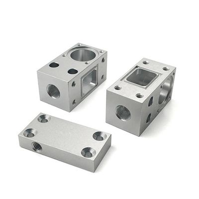 CNC-bewerkingen voor het draaien, frezen en bewerken van onderdelen voor machinebouw uit roestvast staal